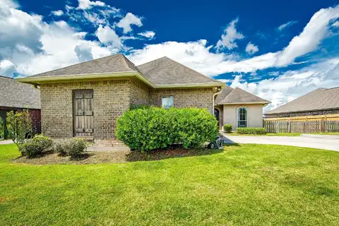 176 Lake Howard Avenue, Thibodaux, LA 70301
