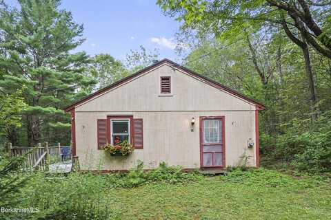 16 Garnet Mountain Ln, Peru, MA 01235