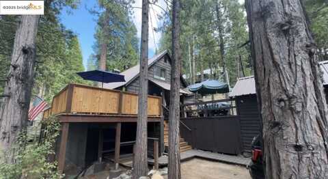 341 Lakeshore Drive, Pinecrest, CA 95364