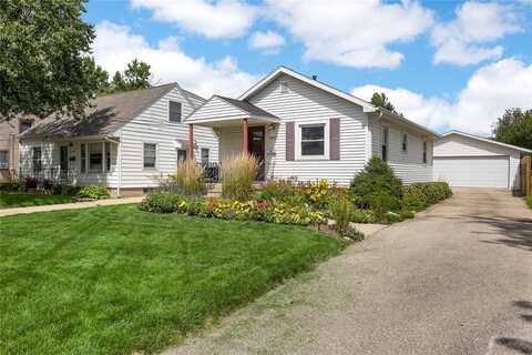 1252 30th Street NE, Cedar Rapids, IA 52402