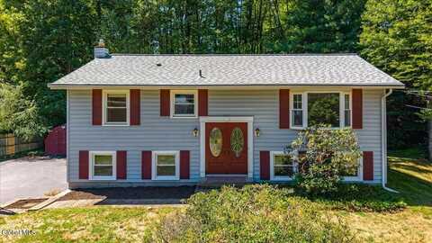 12 New Castle Road, Halfmoon, NY 12065