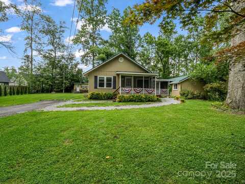 636 Midway Street, Hendersonville, NC 28739