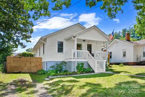 26 Oteen Park Place, Asheville, NC 28805