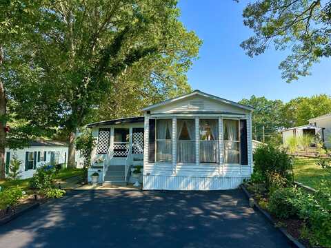 136 Hunters Road, Norwich, CT 06360