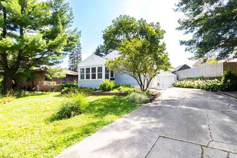 3515 Keyes Drive, Des Moines, IA 50315