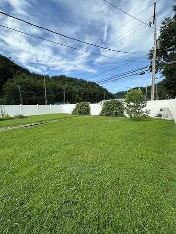 512 8th Street, Paintsville, KY 41240