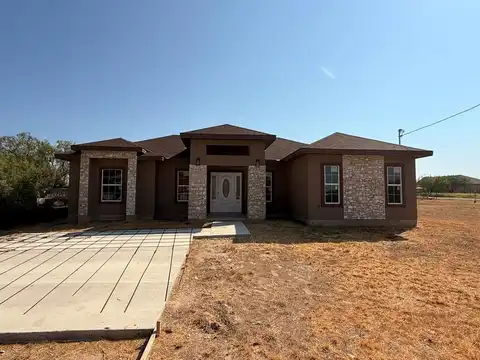 69 Windmill Dr., Eagle Pass, TX 78852