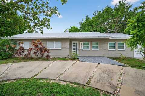300 DAVISON AVENUE NE, Saint Petersburg, FL 33703