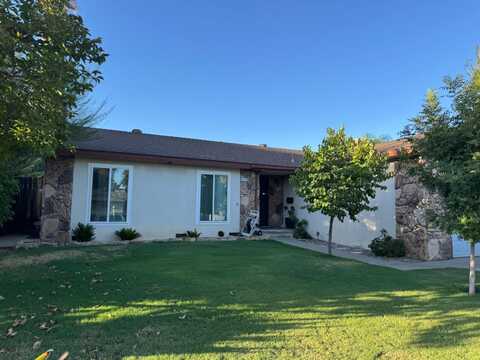 895 Euclid Avenue W, Clovis, CA 93612