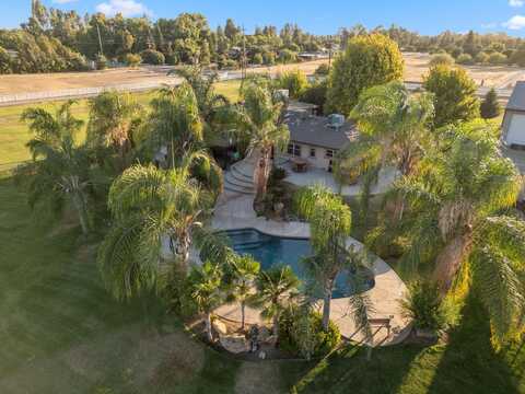5588 Mccall Avenue N, Clovis, CA 93619