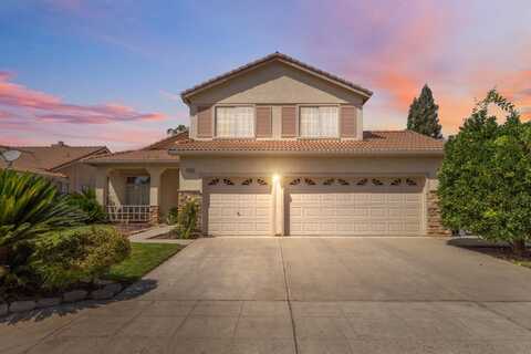 2290 Warwick Avenue E, Fresno, CA 93720