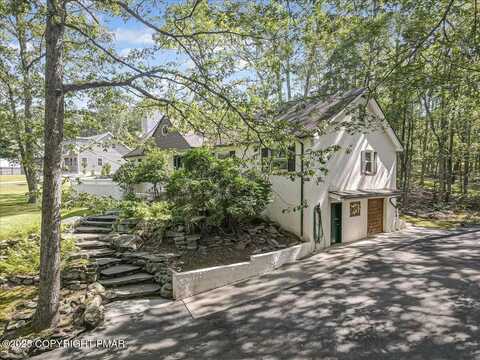 218 East Court, Cresco, PA 18326