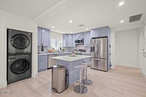 4616 Rosewood Avenue, Los Angeles, CA 90004