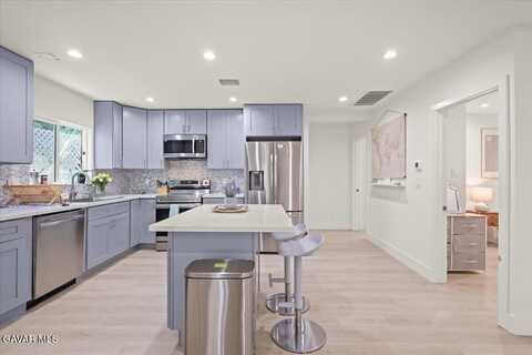 4616 Rosewood Avenue, Los Angeles, CA 90004
