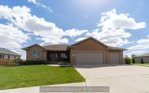 1705 Summerfield Ave, Grand Island, NE 68803