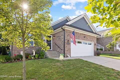 8107 Cedar Crest Ln, Louisville, KY 40291