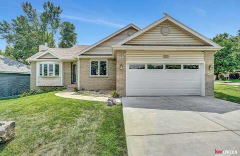 5201 Happy Hollow Lane, Lincoln, NE 68516