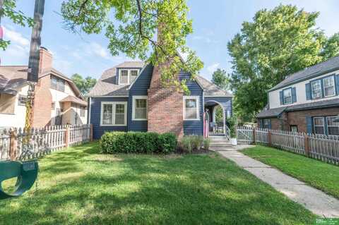 5810 Woolworth Avenue, Omaha, NE 68106