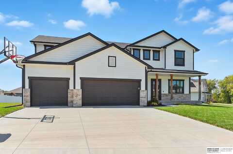 7520 N 168th Avenue, Bennington, NE 68007