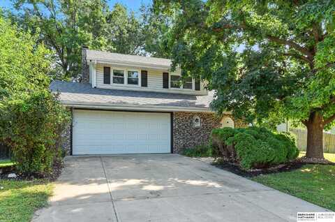 7947 Raven Oaks Drive, Omaha, NE 68152