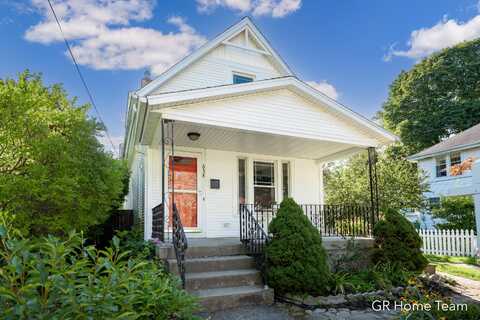 638 Gladstone Drive SE, East Grand Rapids, MI 49506