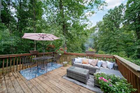 5230 Grand River Circle, Jackson, MI 49201