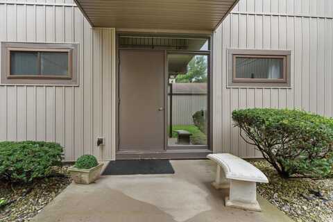 2017 Waterview Court, South Bend, IN 46637