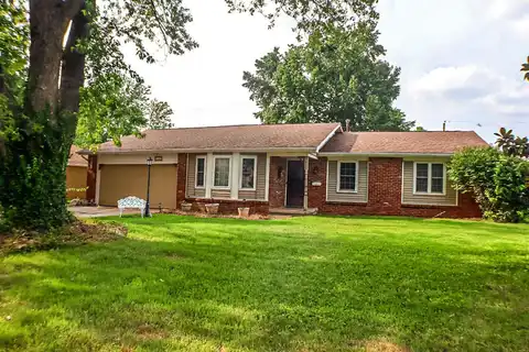 1319 E Greenwood Street, Springfield, MO 65804