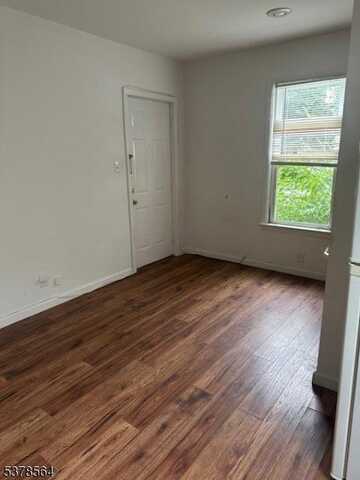33 Monroe Pl, Bloomfield, NJ 07003
