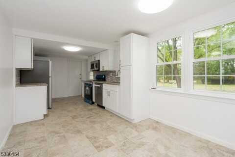 60 Ellison Rd, Franklin, NJ 08873