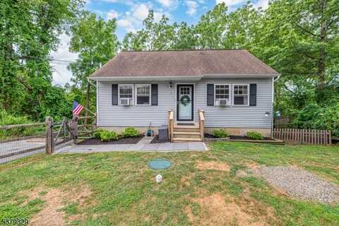 1 Robins Ter, Vernon, NJ 07422