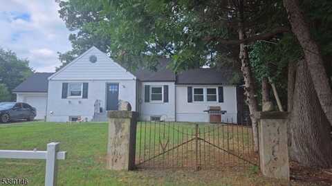 29 Stansfield Pl, North Haledon, NJ 07508