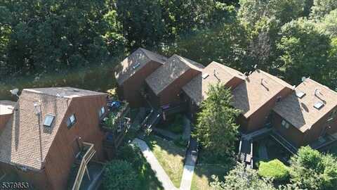 4 Sunrise Dr, Vernon, NJ 07462
