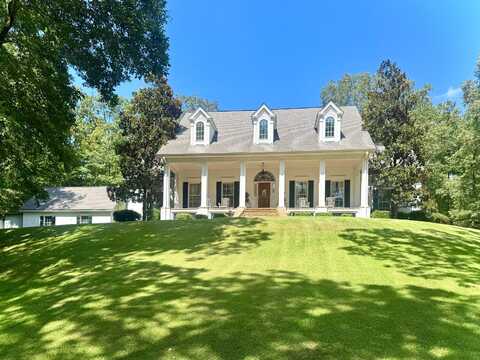 1135 Greenbriar Dr, Columbus, MS 39705
