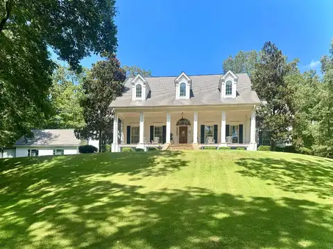 1135 Greenbriar Dr, Columbus, MS 39705