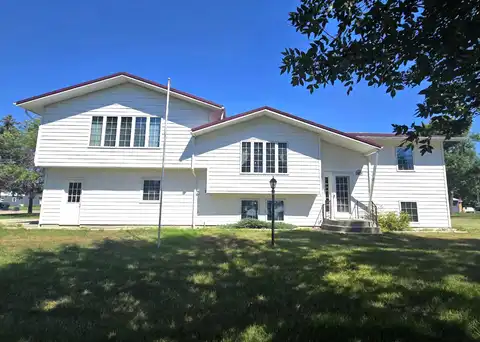 325 5th St SW, Highmore, SD 57345