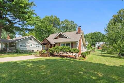 8835 Virginia Lane, Kansas City, MO 64114