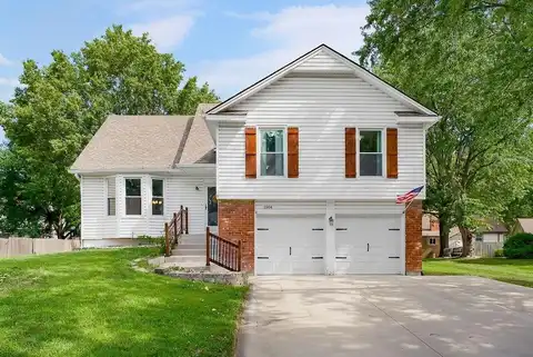 1504 E Wells Fargo Drive, Olathe, KS 66062