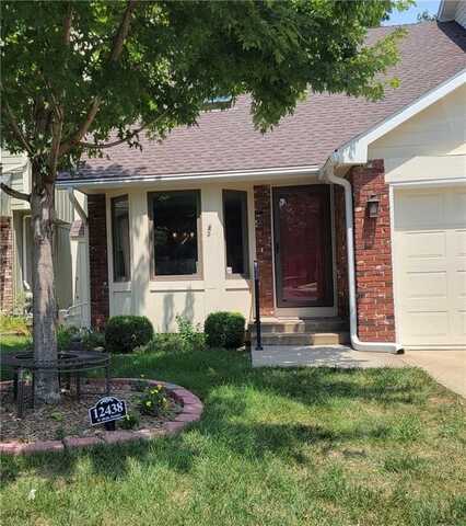 12438 W 105th Terrace, Lenexa, KS 66215