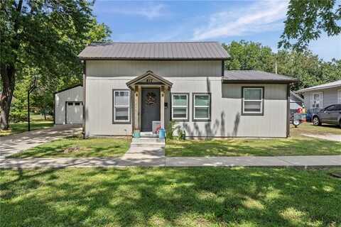 417 E 4th Avenue, Garnett, KS 66032