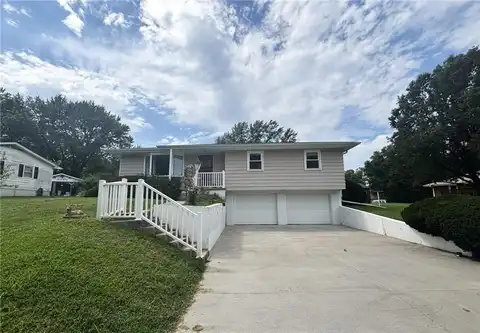 1310 Safari Drive, Saint Joseph, MO 64506