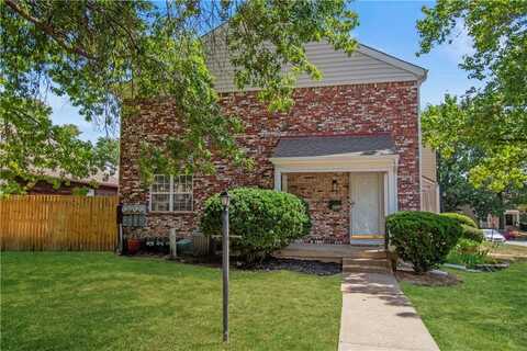 6815 N Askew Circle, Gladstone, MO 64119
