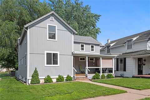 915 4th Avenue, Leavenworth, KS 66048