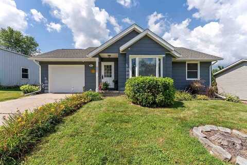 821 S Ave D, Washington, IA 52353