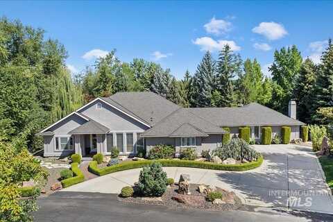 9070 W Woodglade Ln, Garden City, ID 83714