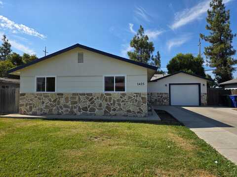 1425 Arthur Street, Hanford, CA 93230