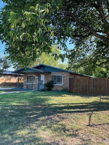 2802 Nichols, Kerrville, TX 78028