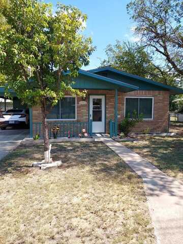 2602 Nichols, Kerrville, TX 78028