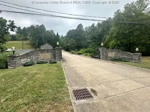 Delaware Drive, Hurricane, WV 25526