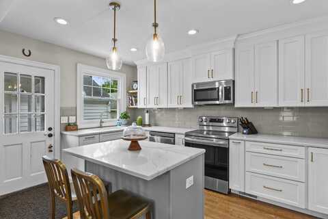 990 Cooper Drive, Lexington, KY 40502